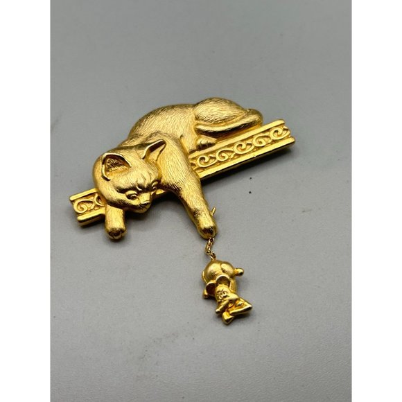 Vintage Jj Cat Pin Brooch Kitten Dangling Mouse Matte Gold Tone Ornate Cat Pin - Picture 3 of 7